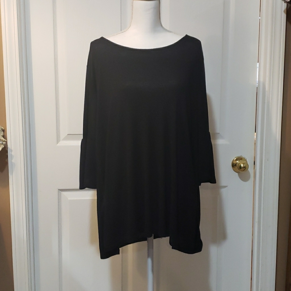 2x black tunic